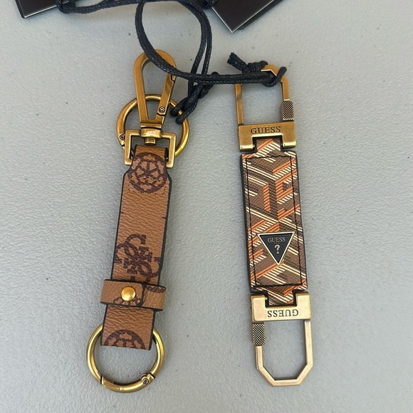 New GUESS KEYCHAINS Keyholder - Picture 1 of 4